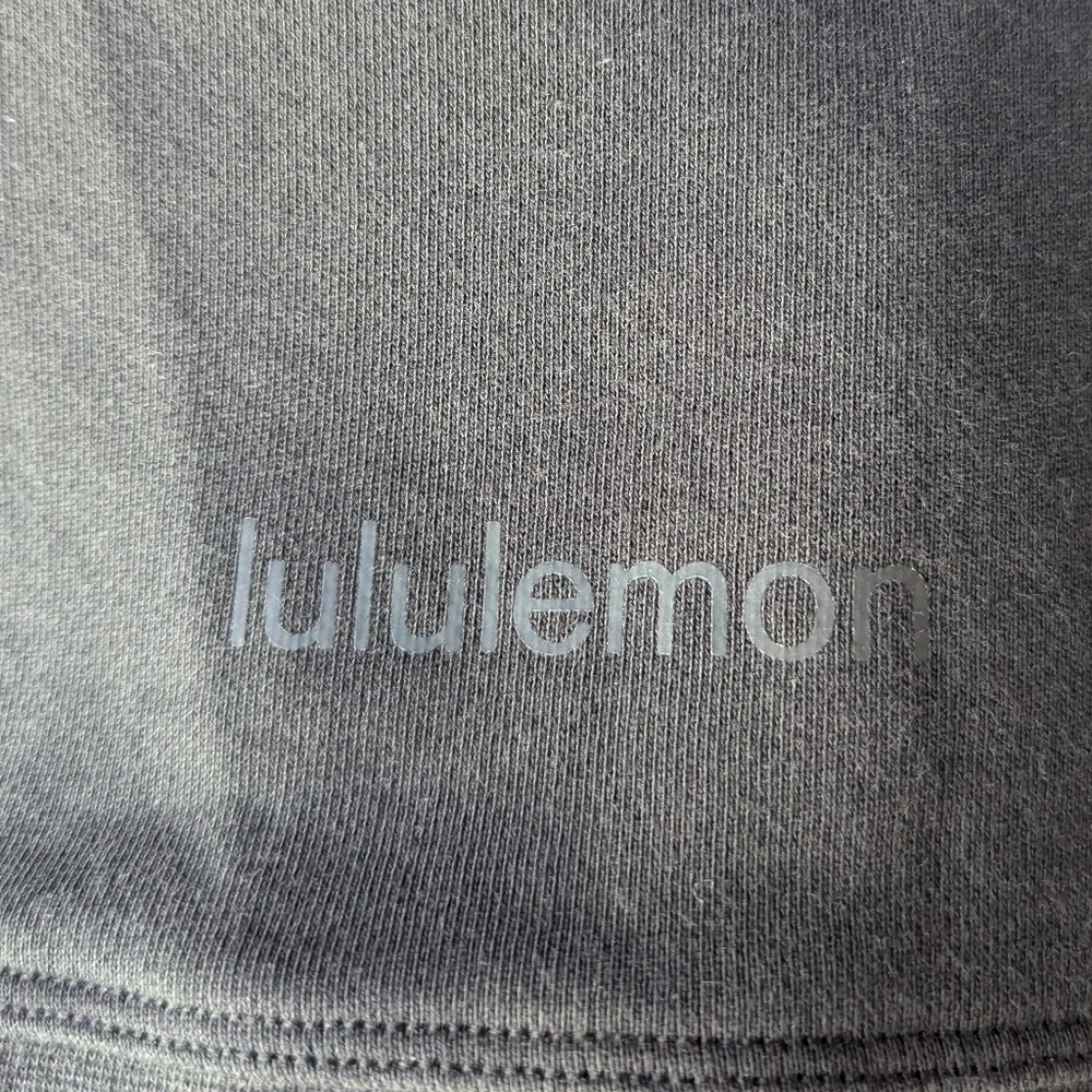 NWOT Lululemon Perfectly Oversized Crew *Pride Black (First Release) Size 6